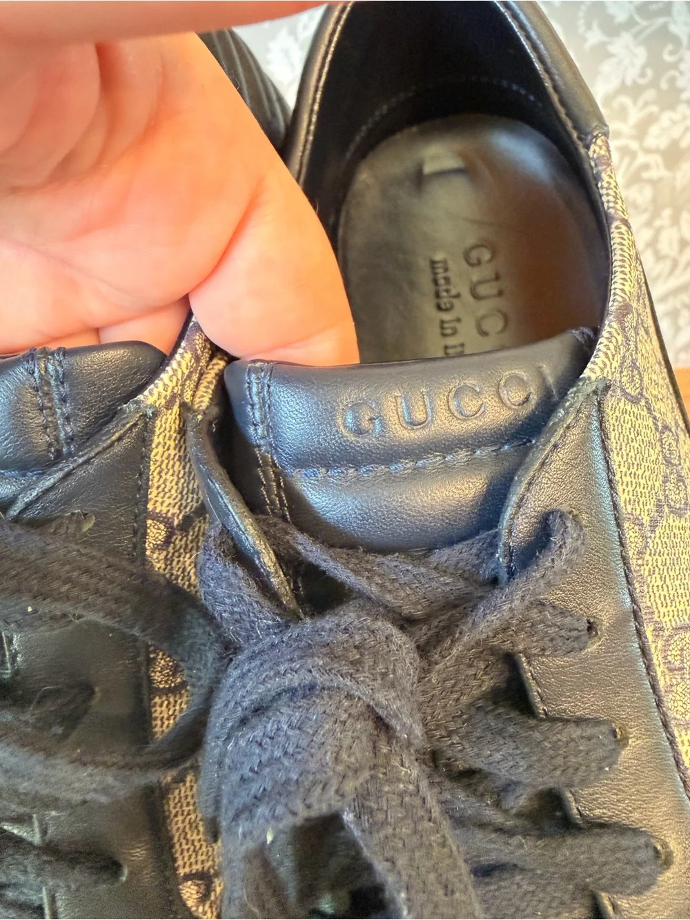 Gucci GG Supreme Tessuto Dark Blue Black Low Cut Fashion Sneakers Size 7.5 Mens
